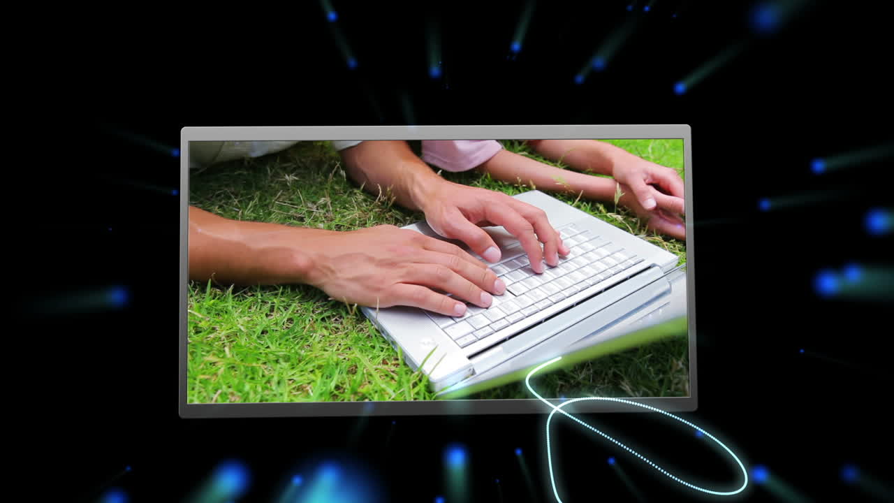 монтаж людей, использующих разнообразные медиа-устройства