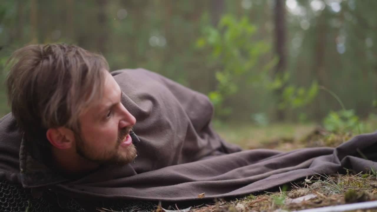 패배한 기사는 땅에 떨어지고, 탄약