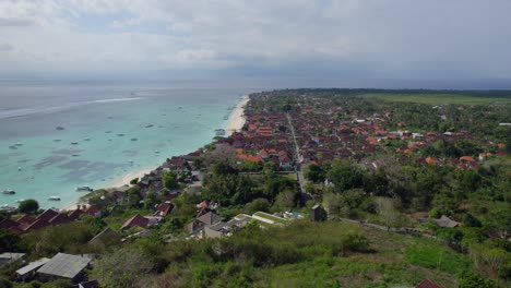 Nusa-Lembongan-Luftaufnahme-Des-Strandes-Und-Des-Riffs-An-Einem-Heißen,-Sonnigen-Tag