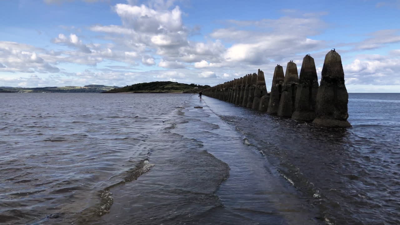 cramond island로 돌아가는 조수, 스코틀랜드 에든버러