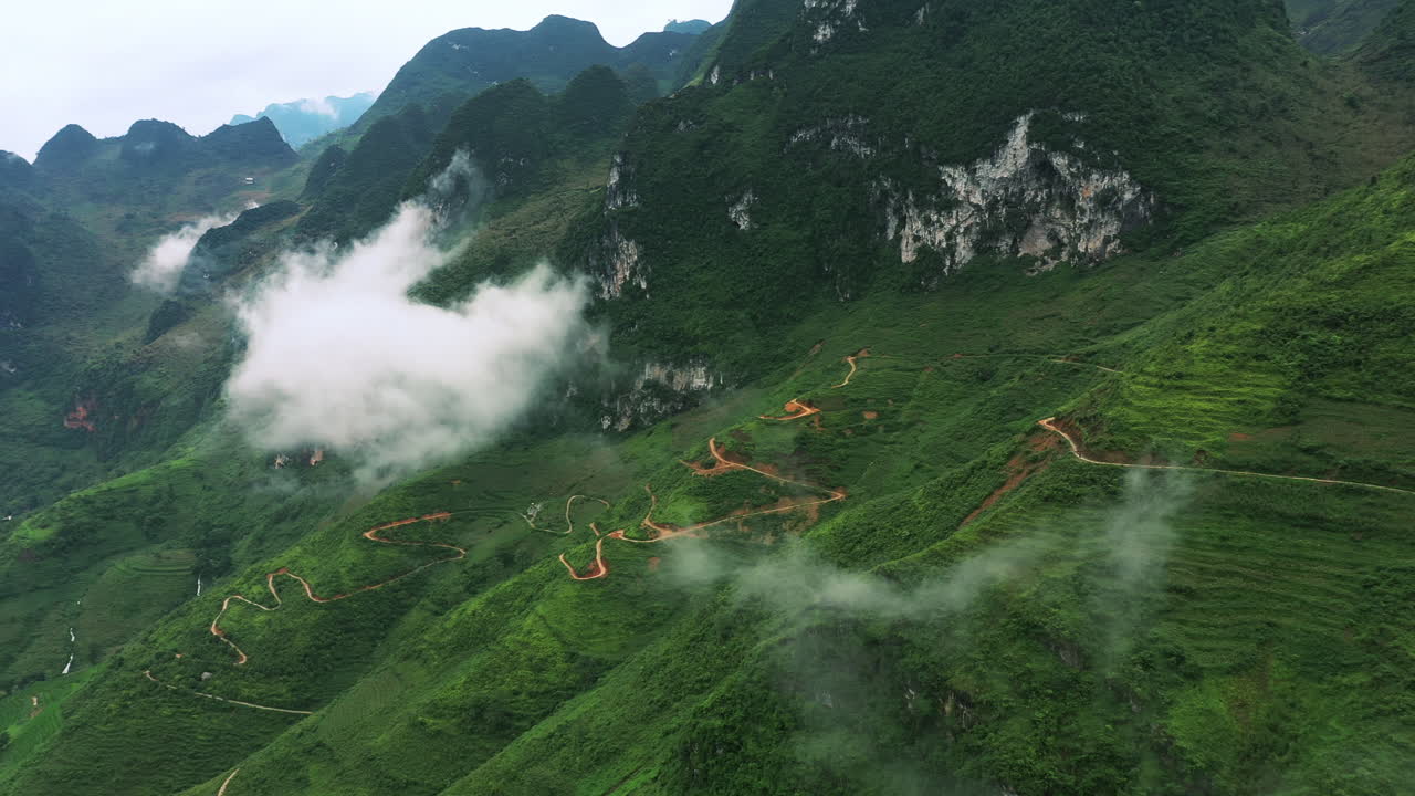 우리는 주의를 분산시키기 위해 방황합니다.