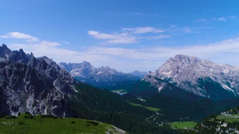 Parque-Natural-Nacional-Tre-Cime-En-Los-Alpes-Dolomitas.-Hermosa-Naturaleza-De-Italia.