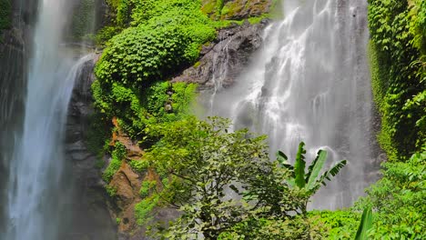 cascada sekumpul en bali asia