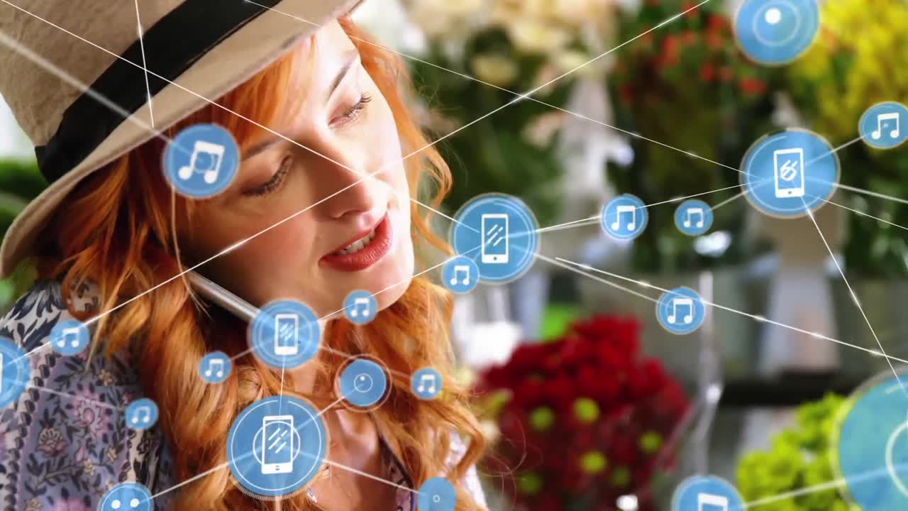 아이콘과 연결된 네트워크를 통해 스마트폰으로 이야기하는 백인 여성의 애니메이션