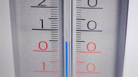 the thermometer scale where readings change