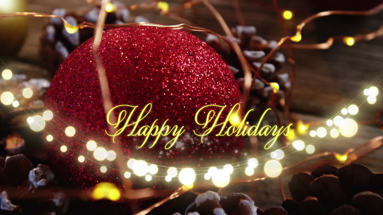 크리스마스 트리 장식 위에 행복한 휴일 텍스트의 애니메이션