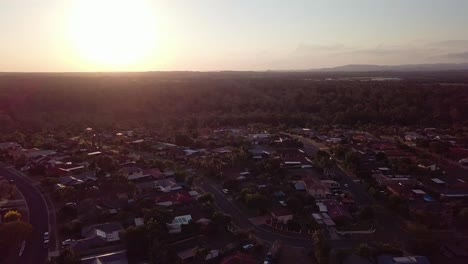 Puesta-De-Sol-Sobre-El-Suburbio-Australiano-Algester,-Ciudad-De-Brisbane