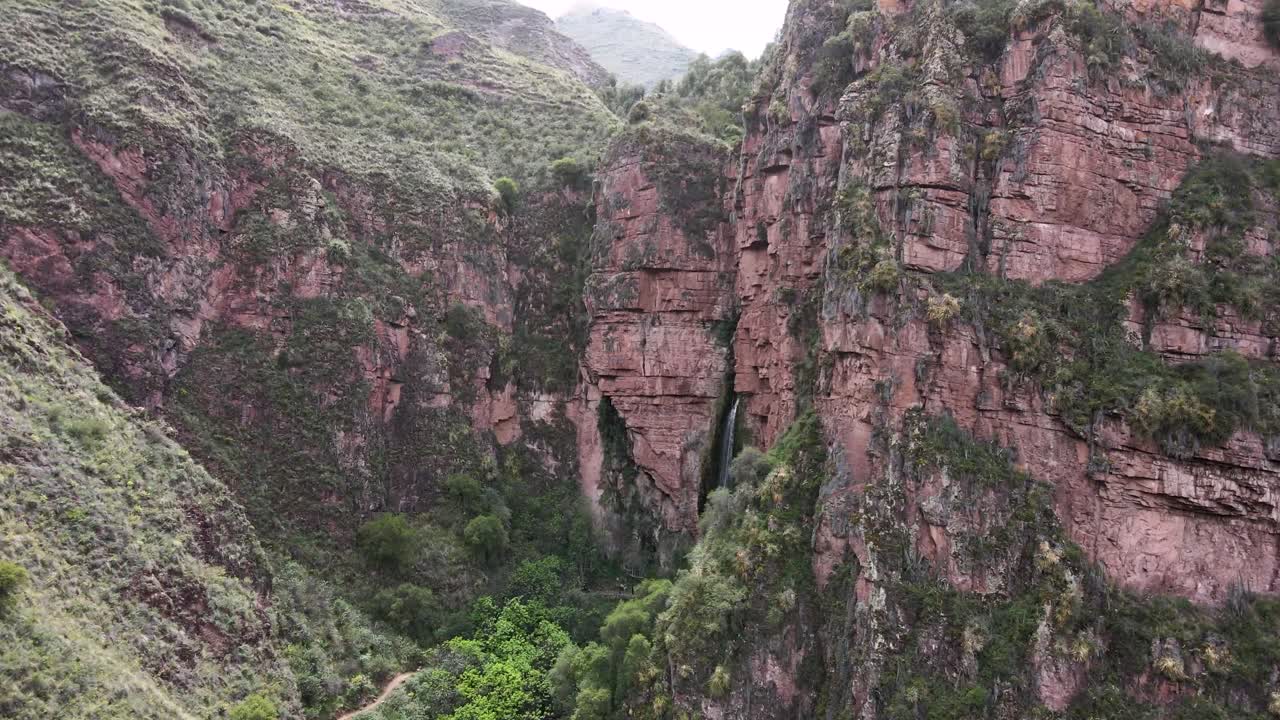 Perolniyoc Waterfall Hiking Spot And Raqaypata Ruins, Urubamba Sacred Valley in Cusco, Perú