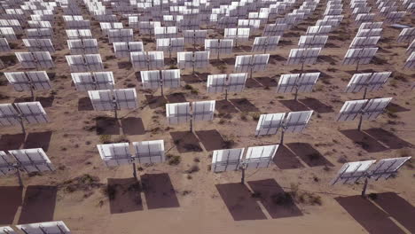 dron ajustado a la amplia retirada del campo solar