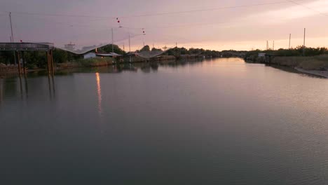 Vista-Aérea-De-Cabañas-De-Pesca-En-Las-Costas-De