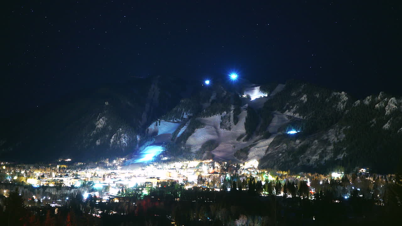 야간 타임스 아스펜 마운틴 스타즈 앤 그루머스 오브 다운타운 아스펜