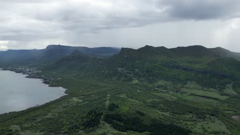 Mountain-landscape-on-tropical-island,-Mauritius-aerial-shot