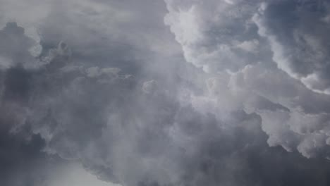 空の嵐の雲の眺め