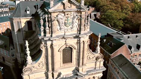 Iglesia-De-San-Miguel-En-Naamsestraat,-Lovaina,-Bélgica