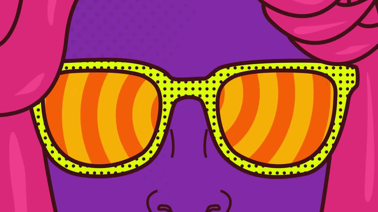 animación de una mujer con gafas sobre un fondo con círculos naranjas