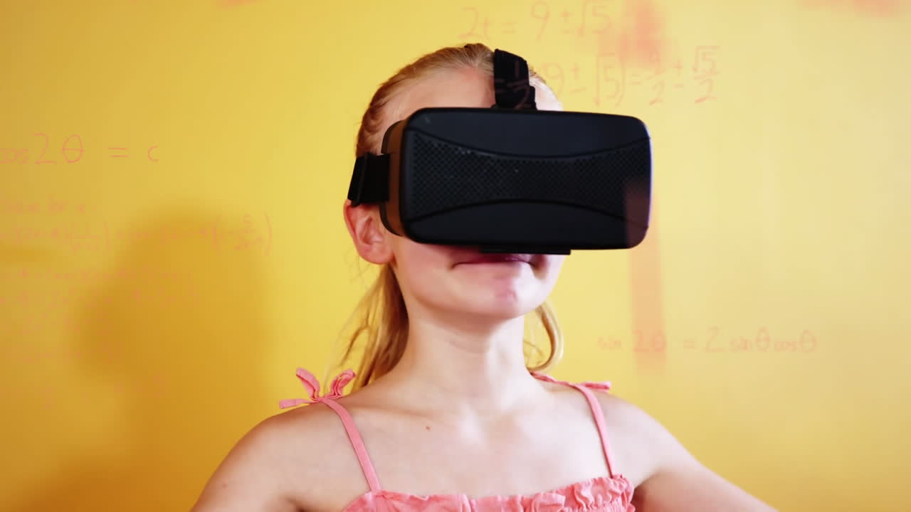 una colegiala con auriculares vr