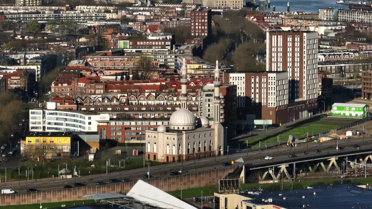 로테르담 의 고속도로  ⁇  에 있는 모스크 에살람