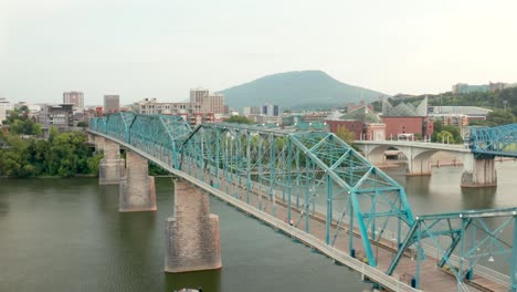 Market-Street-Fußgängerbrücke-über-Den-Tennessee-River-In-Chattanooga