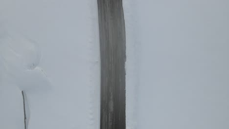 눈 덮인 도로