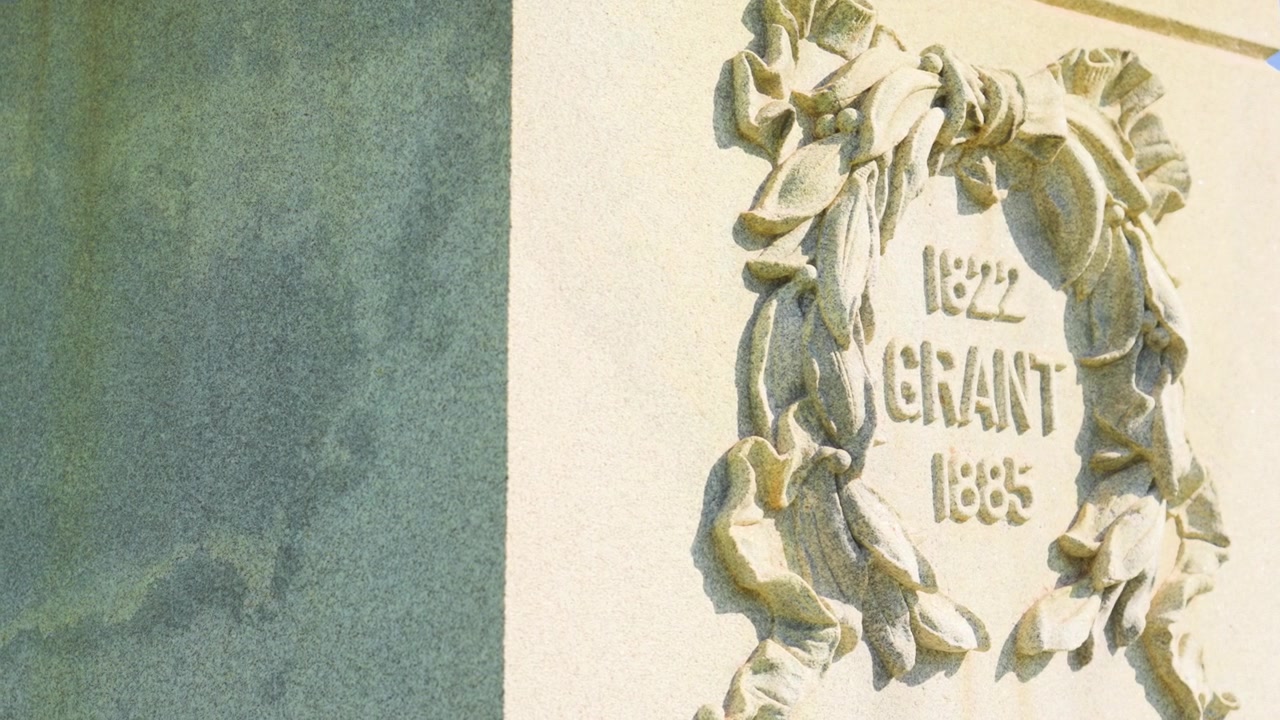 Der Sockel der Statue, die dem amerikanischen Präsidenten Grant gewidmet ist
