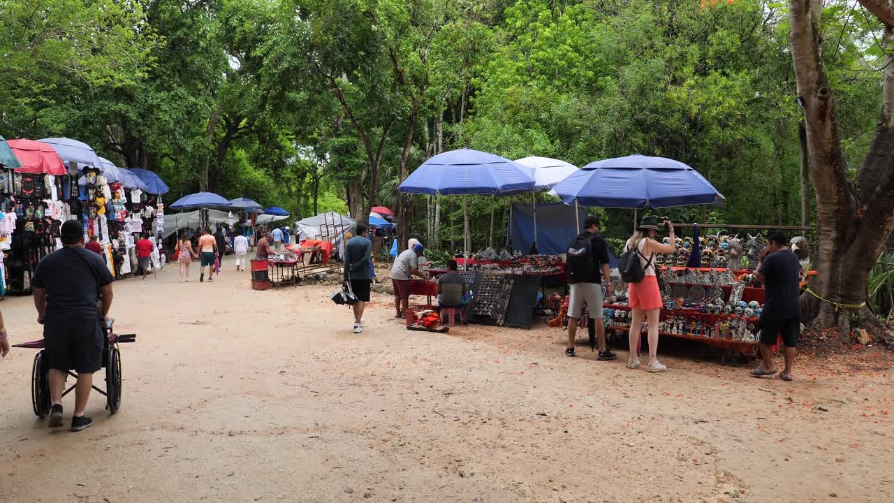 Entrance to the Chichen Itza museum complex.