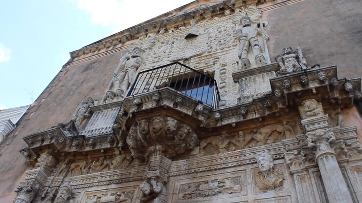 antico edificio a merida yucatan messico