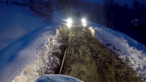 4x4 vehicle stuck in snow 2