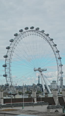 el ojo de londres, la rueda del milenio y el horizonte de londres en vertical