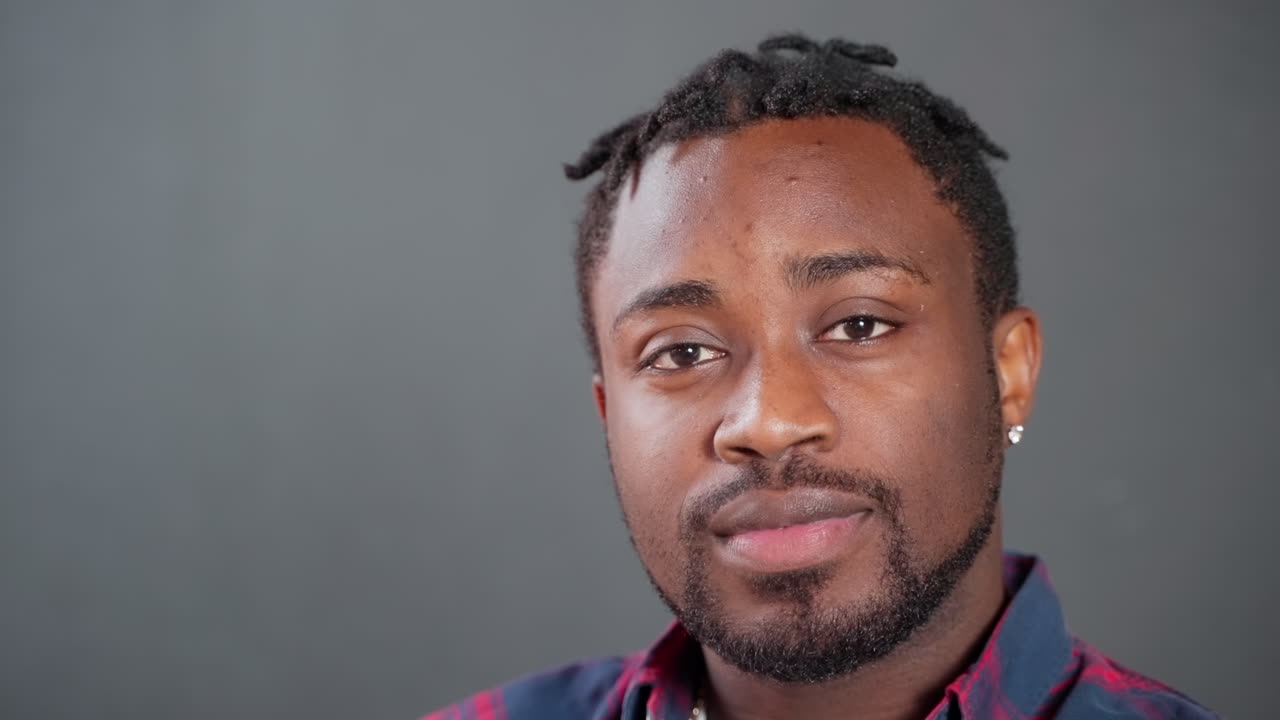 retrato en primer plano de un joven