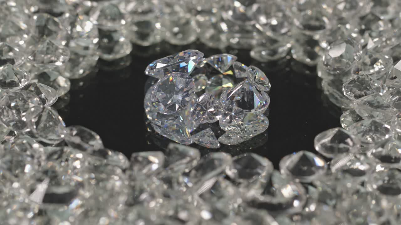 reflection of diamond on mirror are spinning