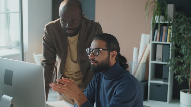Due uomini che lavorano in co-working