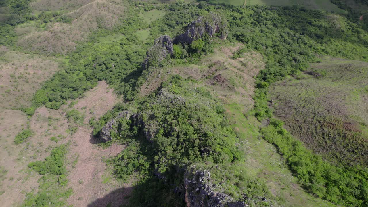 вид с воздуха на горный ландшафт