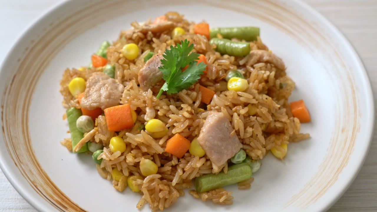 arroz frito con cerdo y verduras