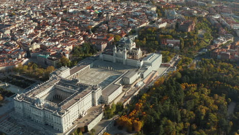 Imágenes-Aéreas-Del-Complejo-Del-Palacio-Real.-Edificios-Históricos-Y-Residencia-Oficial-De-La-Familia-Real-Española.