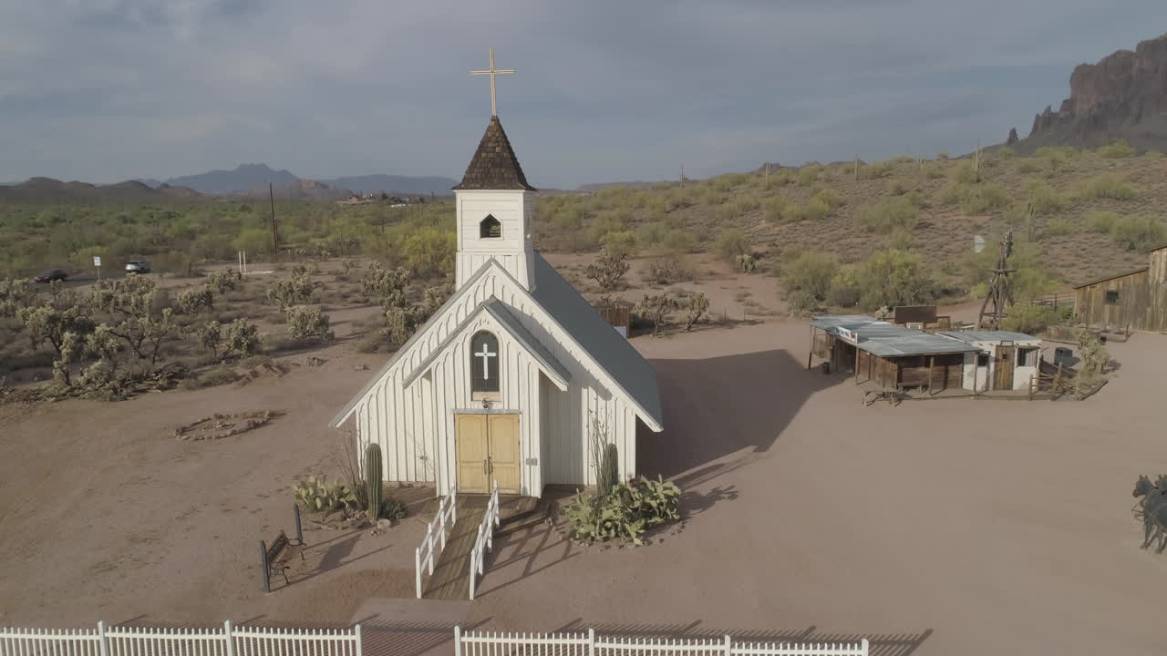공중 - 사막에 있는 오래된 흰색 예배당