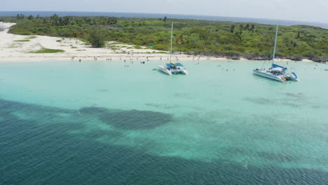 aéreo - gente, catamaranes, agua clara, cayo icacos, puerto rico, subida inversa