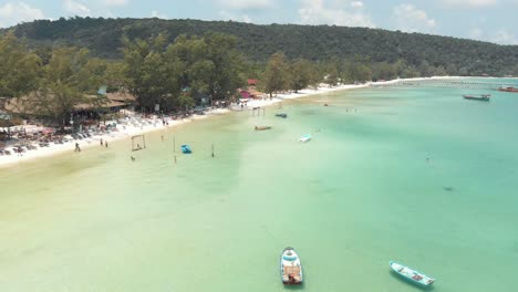 vista aérea costera de la vida en la playa