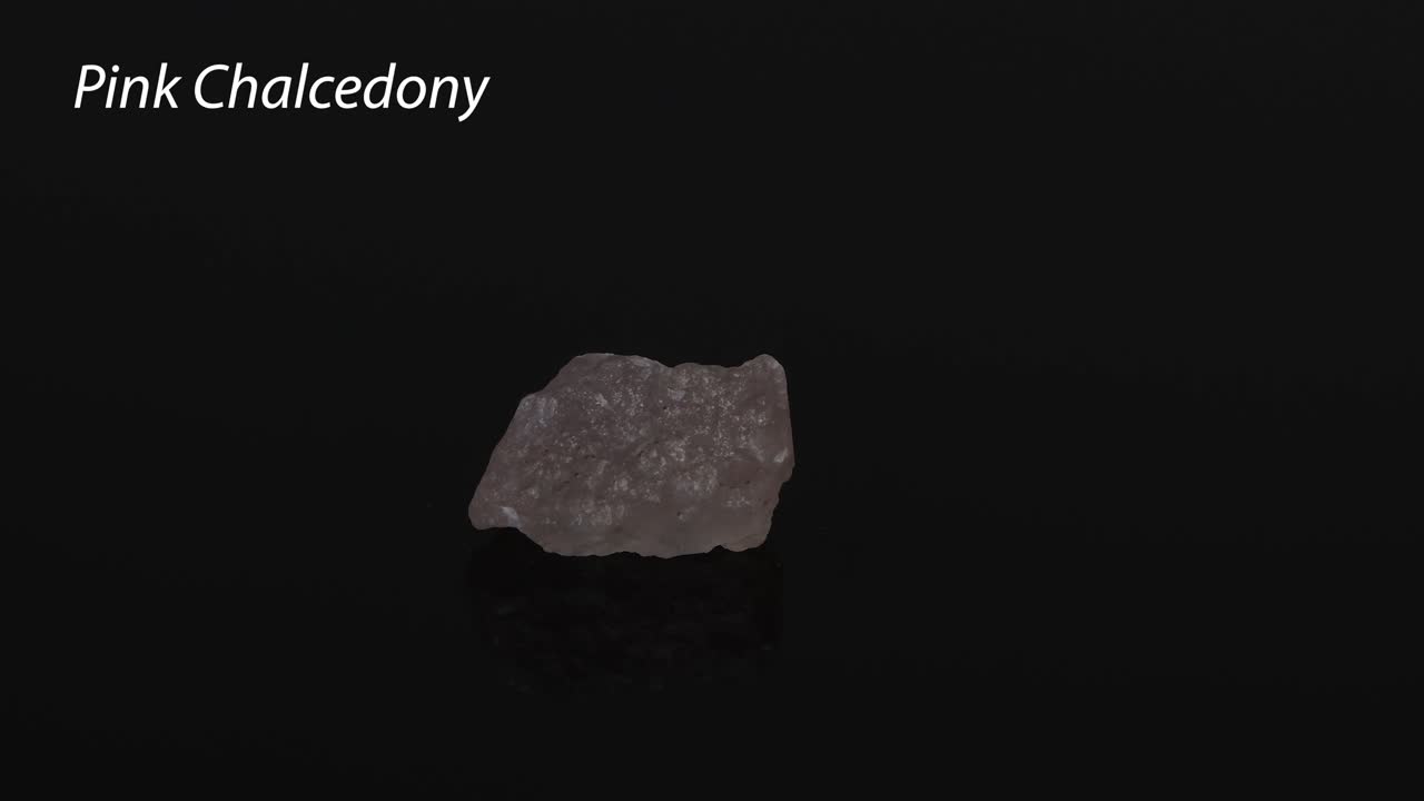 핑크 칼세도니 표본의 360도 뷰