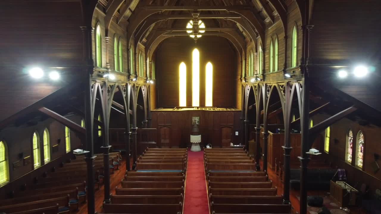 교회에서 날고 있는 드론 2.mp4