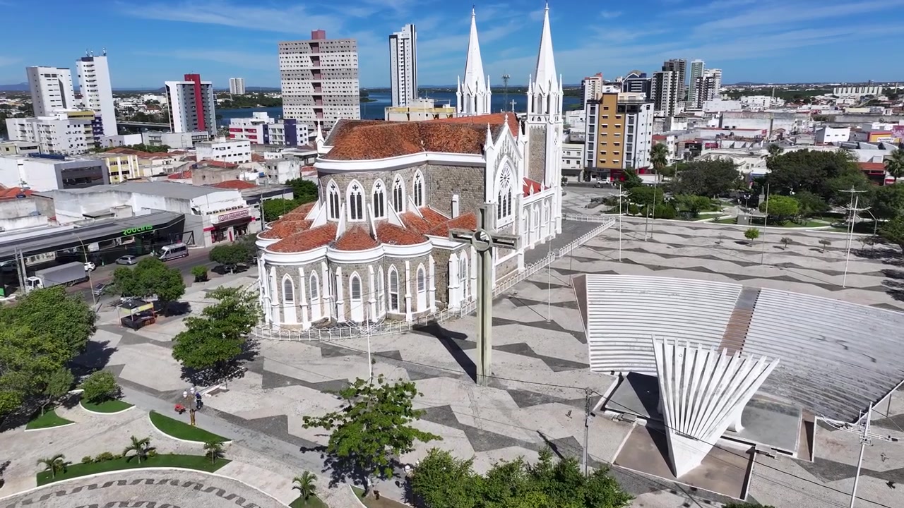 Sagrado Coracao De Jesus -katedraali Petrolinassa, Pernambucossa, Brasiliassa. Dom Malanin aukio. Kaupungin keskusta. Kaunis kirkko. Sagrado Coracao De Jesus -katedraali Petrolinassa. Uskonnollinen siluetti.