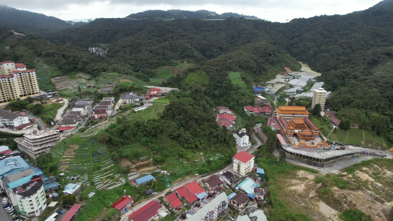 vista general del paisaje del distrito de brinchang dentro del área de cameron highlands de malasia