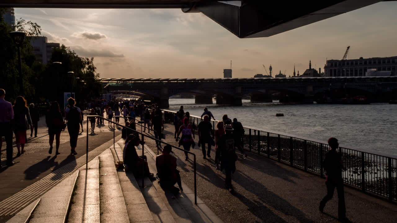 밀레니엄 저녁 4k 01