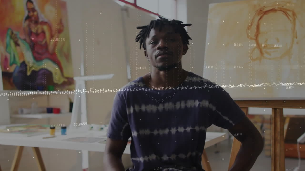 페인팅 스튜디오에서 미소 짓는 행복한 아프리카계 미국인 남성 예술가에 대한 데이터 처리의 애니메이션