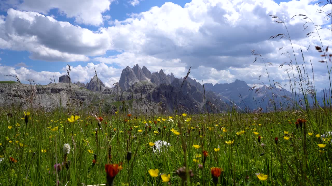parque natural nacional de tre cime en los alpes dolomitas. la hermosa naturaleza de italia.