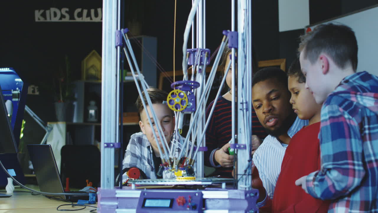 los niños aprenden a imprimir en 3d