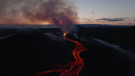imágenes aéreas de una nueva erupción volcánica en islandia, lava caliente fundida, litli-hrútur