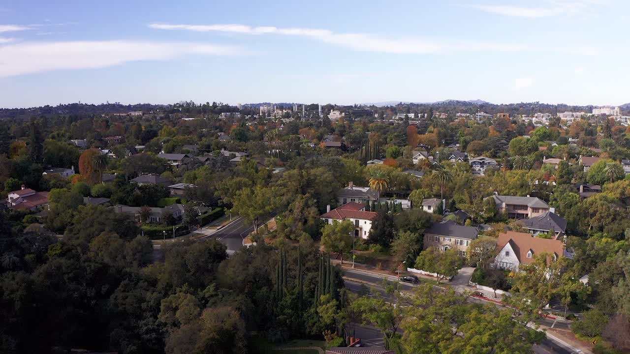 toma aérea ascendente de pasadena