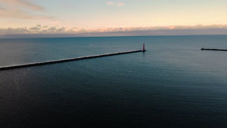 Lake-Michigan-Vom-Muskegon-Kanal-An-Der-Westküste-Aus-Gesehen