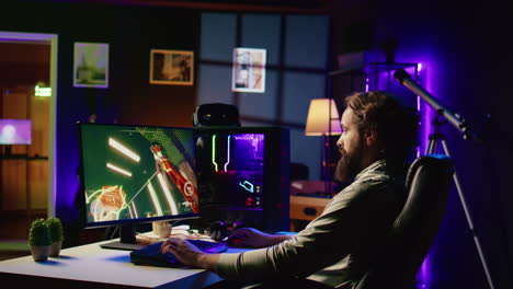 hombre jugando a un videojuego de ciencia ficción en una pc, relajándose disparando a los enemigos.
