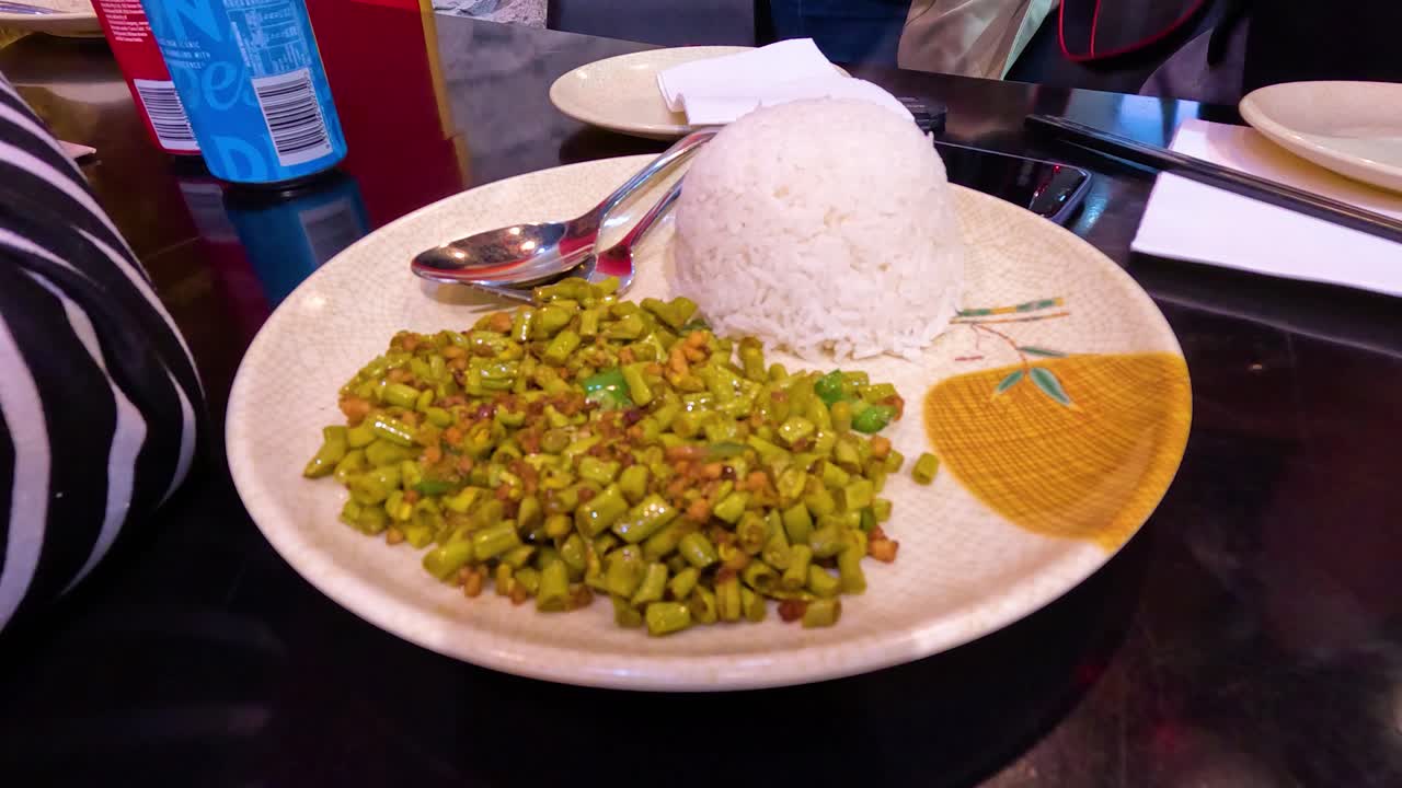 una deliciosa comida servida en un restaurante de melbourne